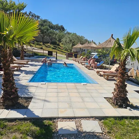 At Mali Camp With Pool Lodge