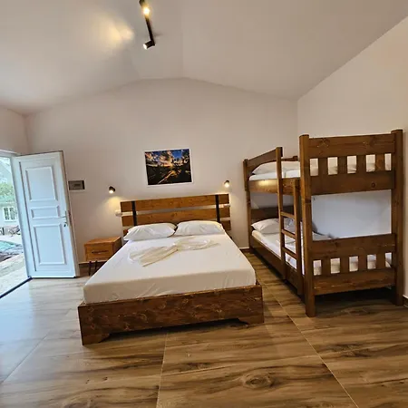 At Mali Camp With Pool Lodge Krujë