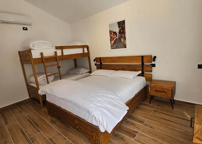 3 At Mali 山林小屋 Krujë